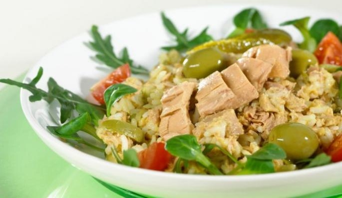 Salata od tunjevine i pirinča