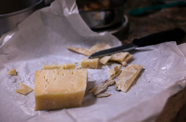 Prestanite da bacate hranu: Sedam stvarno dobrih ideja da iskoristite preostali sir iz frižidera